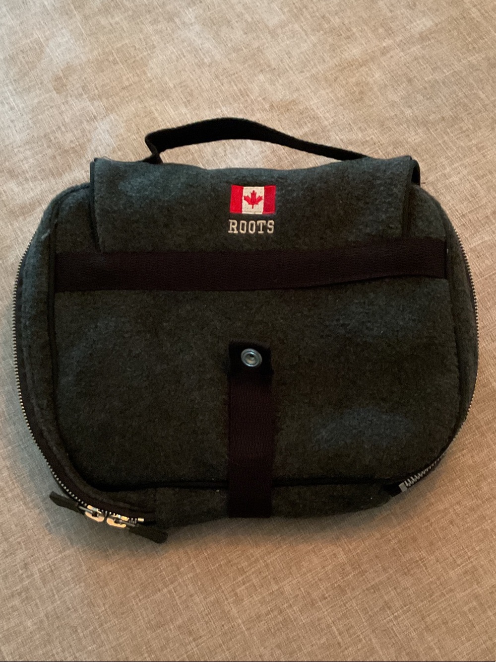 Roots Hanging Travel Toiletry Bag Charcoal Gray Felt Cosmetic Organizer